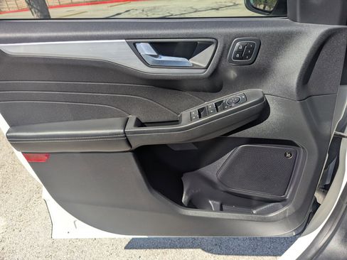 Used 2023 Ford Escape Platinum w/ Premium Technology Package image 10