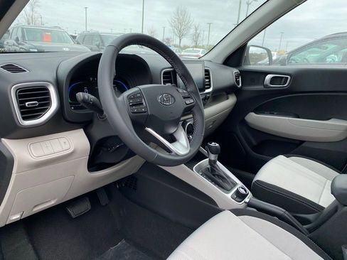 New 2026 Hyundai Venue SEL FWD image 9