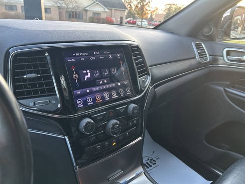 Used 2019 Jeep Grand Cherokee Limited image 18