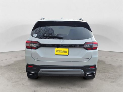 New 2025 Honda Pilot Touring image 4