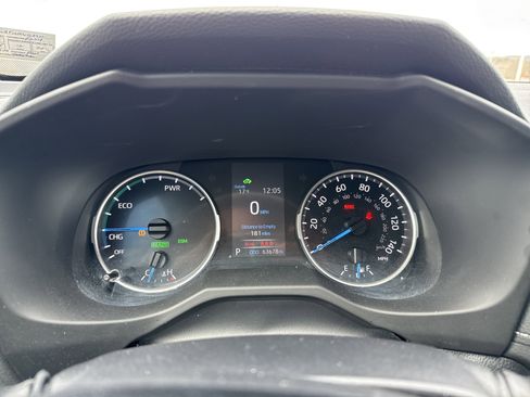 Used 2021 Toyota RAV4 XLE image 9