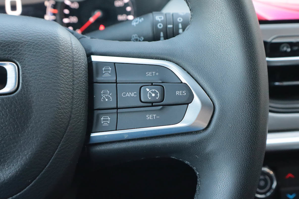 Used 2025 Jeep Compass Limited AWD/4WD image 25