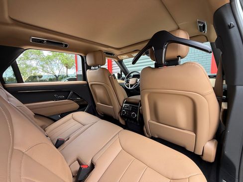 Used 2024 Land Rover Range Rover Sport SE AWD/4WD image 17