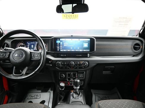 Used 2024 Jeep Gladiator Mojave w/ Convenience Group AWD/4WD image 15