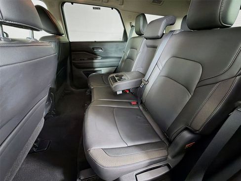 Used 2025 Nissan Pathfinder SL AWD/4WD image 22
