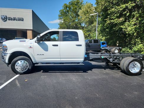 New 2026 RAM 5500 4x4 Crew Cab image 19