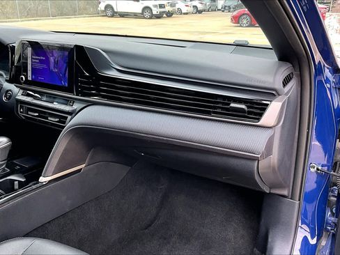 Used 2025 Toyota Camry SE image 19