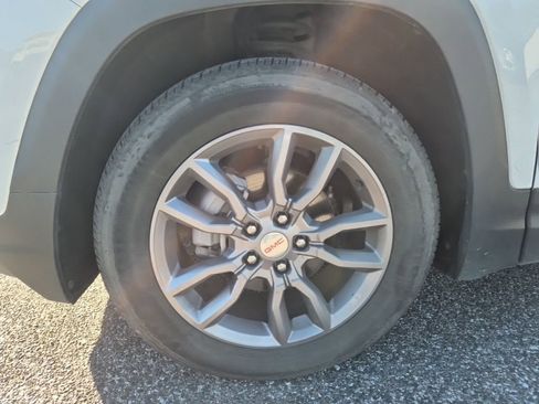 Used 2024 GMC Terrain SLT image 12