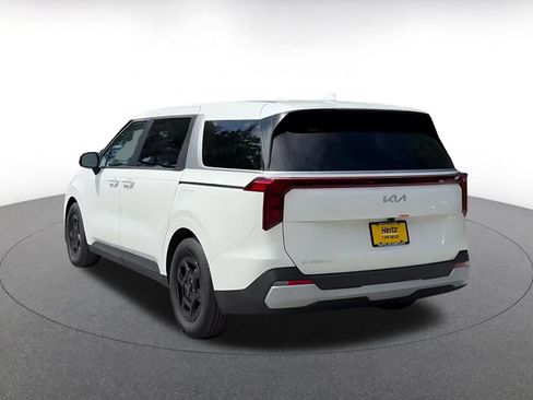 Used 2026 Kia Carnival FWD image 10