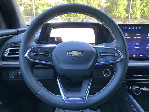 Used 2026 Chevrolet Traverse LT FWD image 18