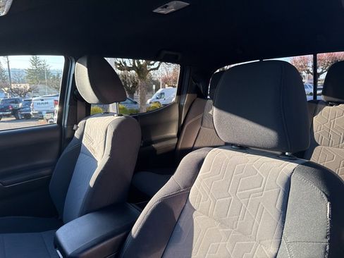 Used 2020 Toyota Tacoma TRD Sport image 14