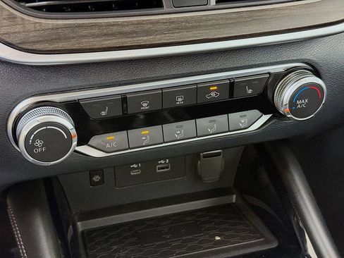 Used 2023 Nissan Altima 2.5 SV w/ SV Premium Package FWD image 39