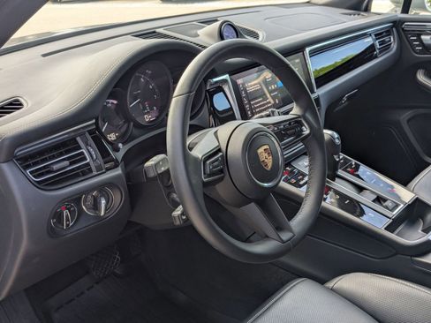 Certified 2026 Porsche Macan image 4