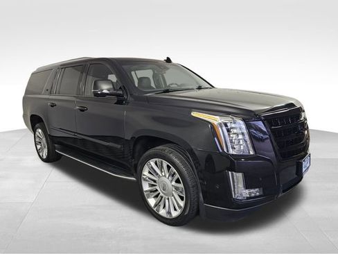 Used 2019 Cadillac Escalade ESV Luxury image 3