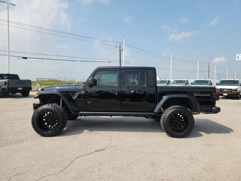 Used 2025 Jeep Gladiator Rubicon AWD/4WD image 4