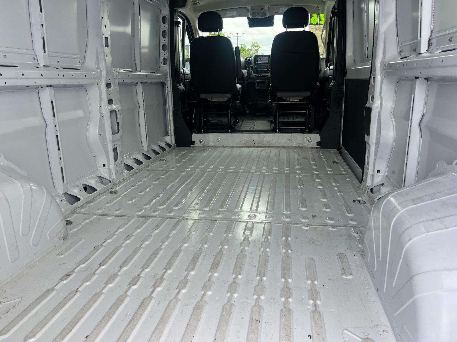 Used 2026 RAM ProMaster 2500 w/ Convenience Group FWD image 15