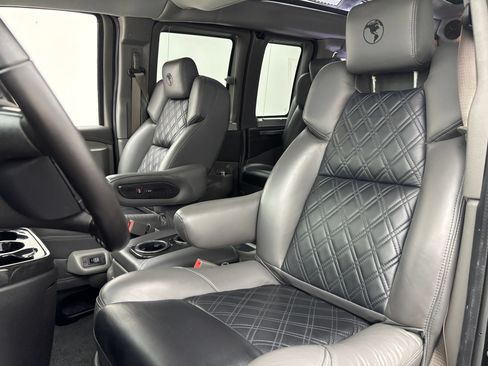 Used 2020 GMC Savana 2500 Extended w/ Enhanced Convenience Package RWD image 20