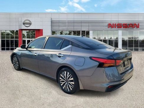 Certified 2024 Nissan Altima 2.5 SV FWD image 7