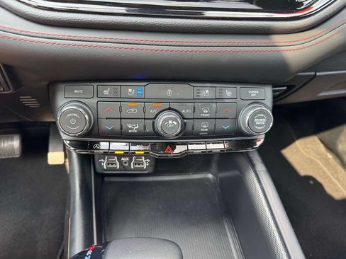 Used 2023 Dodge Durango GT AWD/4WD image 31