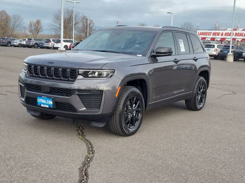 New 2026 Jeep Grand Cherokee Altitude image 1