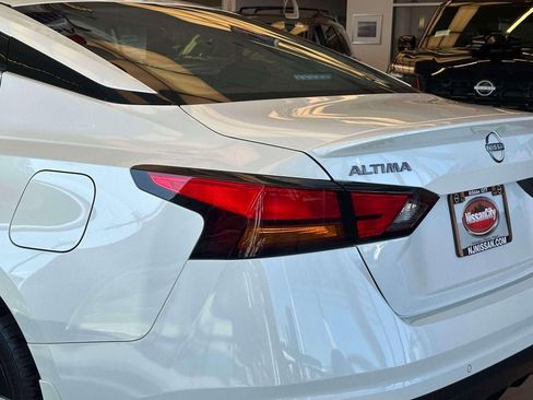 New 2025 Nissan Altima 2.5 SR w/ SR Premium Package AWD/4WD image 9