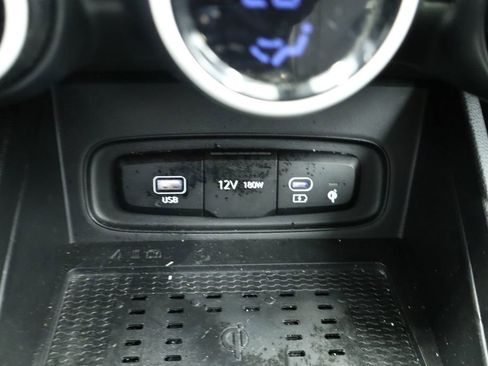 Used 2023 Hyundai Venue Limited FWD image 40