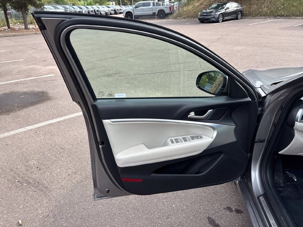 Used 2024 Genesis G70 2.5T AWD/4WD image 9