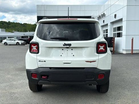 Used 2022 Jeep Renegade Trailhawk AWD/4WD image 7