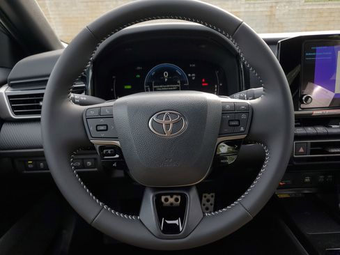 Used 2026 Toyota Camry SE image 19