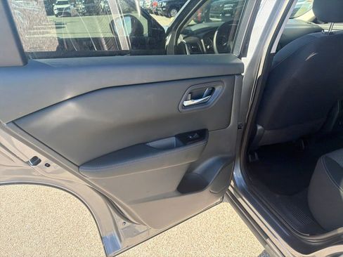 Certified 2025 Nissan Rogue SV image 18