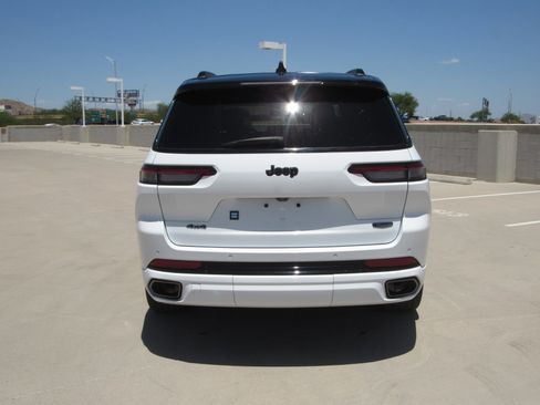 Used 2023 Jeep Grand Cherokee L Summit AWD/4WD image 7