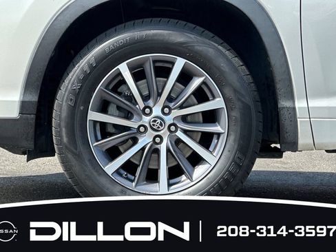 Used 2018 Toyota Highlander XLE w/ Carpet Mat Package (TMS) FWD image 27