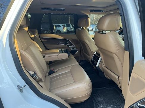 Used 2024 Land Rover Range Rover SE image 13