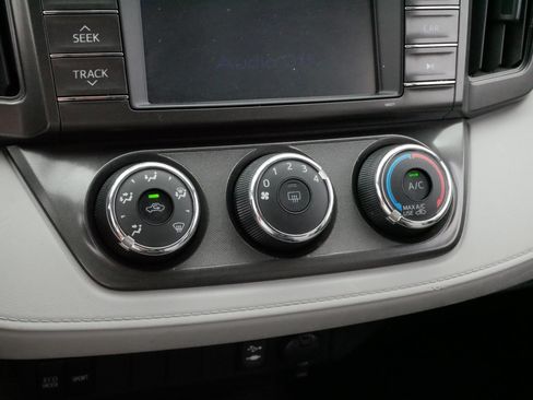 Used 2013 Toyota RAV4 LE AWD/4WD image 23