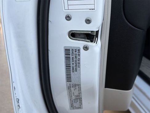 Used 2023 Chrysler Pacifica Limited image 5