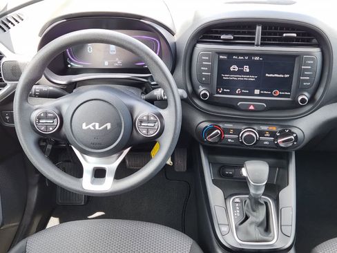 Used 2025 Kia Soul LX w/ LX Technology Package FWD image 26