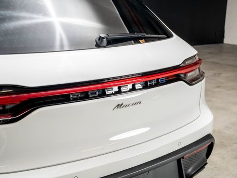Certified 2026 Porsche Macan AWD/4WD image 13