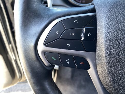 Used 2018 Jeep Grand Cherokee Laredo AWD/4WD image 27