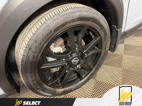 Used 2023 Nissan Kicks SR w/ SR Premium Package FWD image 10