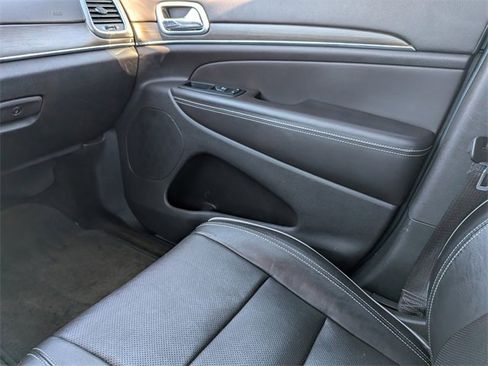 Used 2018 Jeep Grand Cherokee Overland image 18