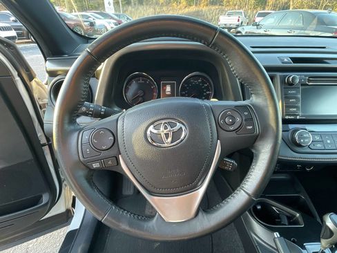 Used 2016 Toyota RAV4 SE image 14