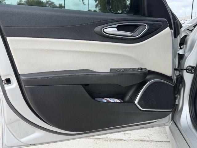 Used 2019 Alfa Romeo Giulia w/ Quick Order Package 22K Sport RWD image 10