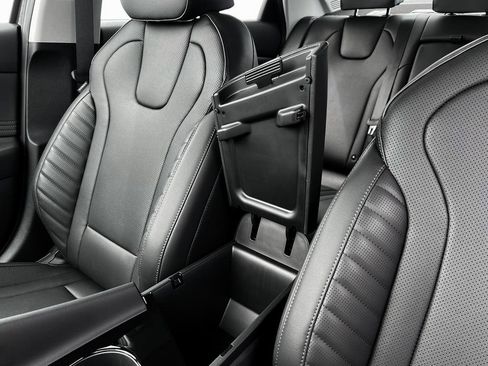 New 2025 Hyundai Elantra Limited image 19