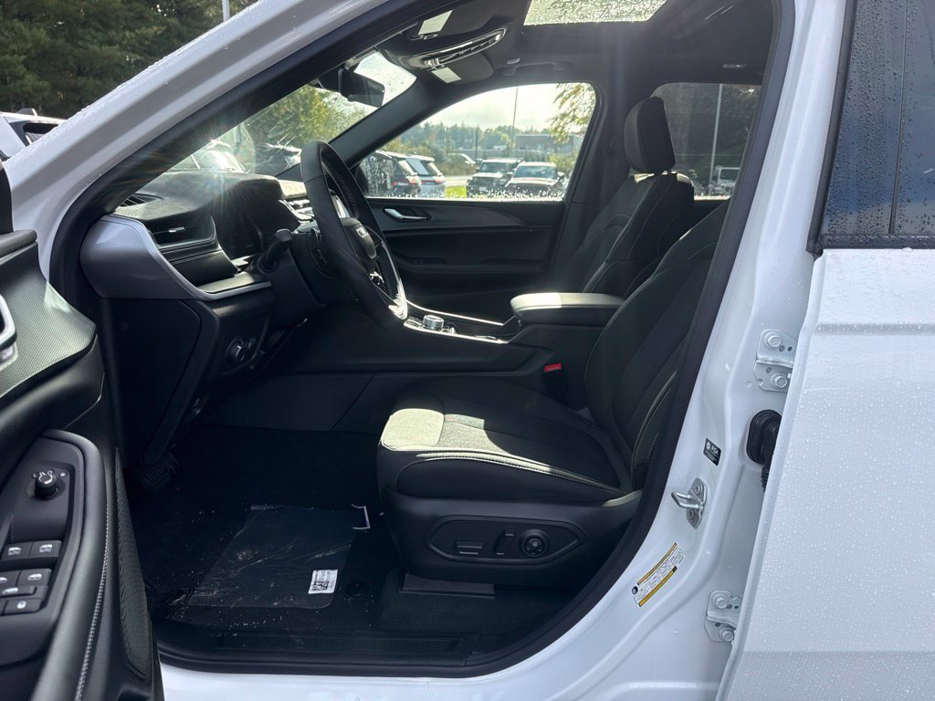 New 2027 Jeep Grand Cherokee Laredo X AWD/4WD image 16