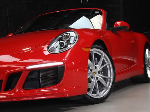 Used 2019 Porsche 911 Carrera w/ Sportdesign Package image 17