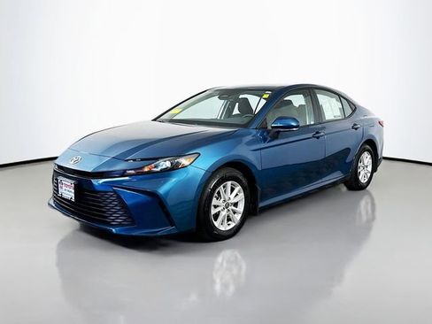Used 2025 Toyota Camry LE AWD/4WD image 2