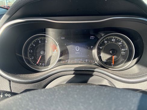 Used 2021 Jeep Cherokee Limited image 25