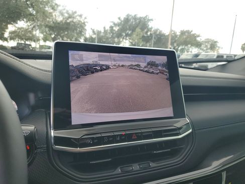 New 2026 Jeep Compass Latitude image 18