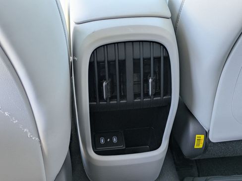 Used 2024 Hyundai Kona Limited AWD/4WD image 24