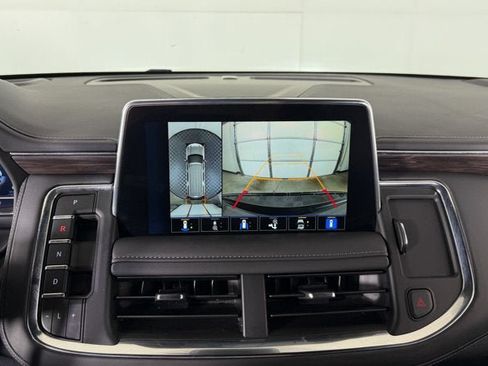 Used 2024 Chevrolet Suburban LT w/ Luxury Package RWD image 15